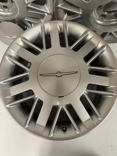 Set of 4 Ford Thunderbird OEM 17 inches wheels. 1W6Z 1007 BA. For model 2001 to 2003. Included TPMS...