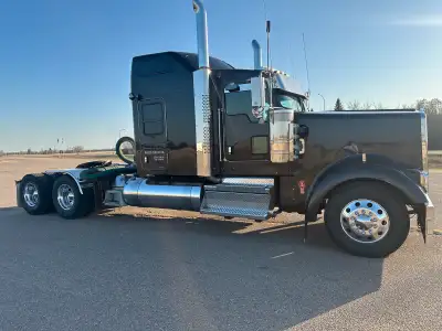 Kenworth W900L Heavy super b spec 72” high rise sleeper VIT Interior full gauge package 565 X15 2050...