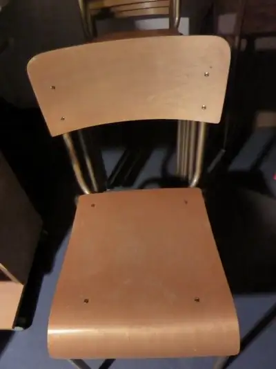 CHAISE EN BOIS - QTÉ DE 8 - 10$ CHACUNE, View more