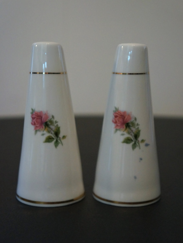 Vintage Salt and Pepper Shakers - Roses - England in Kitchen & Dining Wares in City of Toronto - Image 2