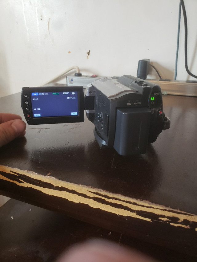 Sony handycam hd model hdr-xr100  dans Appareils photo et caméras  à Ouest de l’Île - Image 3