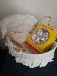 Floor Model Newborn Bed Basket & Crib Musical Mobile
