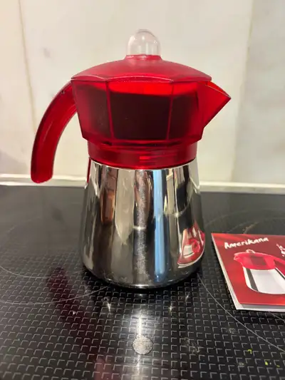 Percolateur de café de Bialetti, neuf en boîte. Prépare jusqu’à 4 tasse de café long sur votre cuisi...