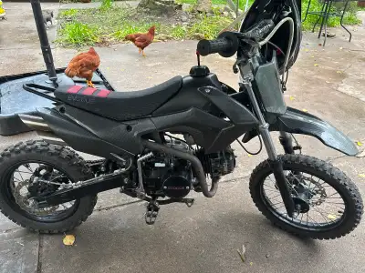 Top speed 90 - 100(khm). Starts first kick 9/10. Great for trails and roads. Second owner. Never dro...