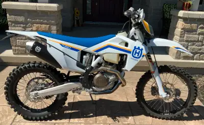 Like new, 175 KLMs Also have OEM low seat and lowering link.