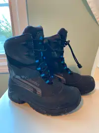 Boys Winter Boots Columbia size 3 youth
