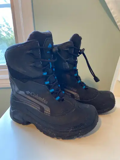 Boys Winter Boots Columbia size 3 youth, View more