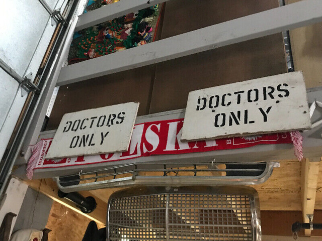 VINTAGE WOOD SIGNS - 1 X DOCTORS ONLY & 1 DANGER NO TRESPASSING in Arts & Collectibles in Mississauga / Peel Region
