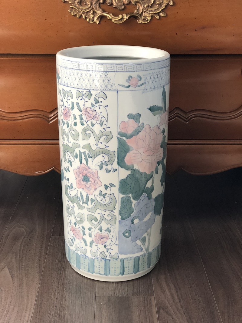 Vintage Chinese umbrella holder or large floor vase Arts