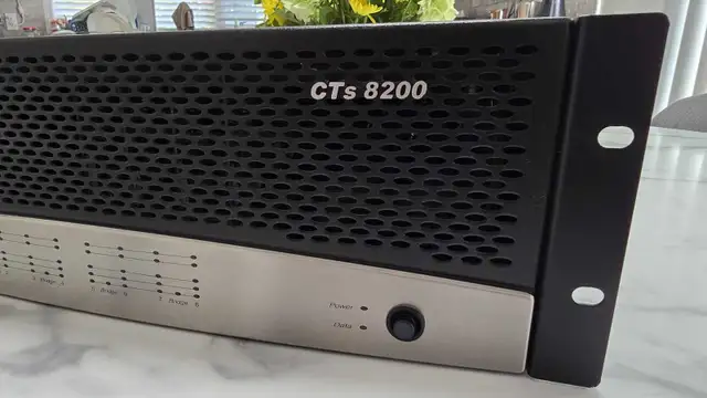 QSC POWER AMPLIFIER CTS 8200 , 8 CHANNELS.. LIKE NEW CONDITION  in Performance & DJ Equipment in Oakville / Halton Region - Image 3