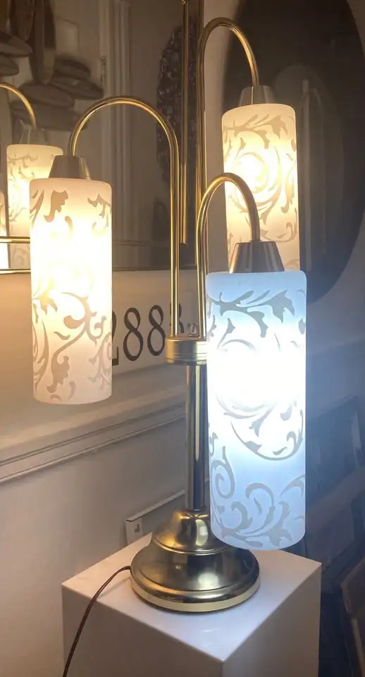 Mid Century Table Lamp with BRAND NEW Opaque Damask Glass Shades in Indoor Lighting & Fans in City of Montréal - Image 5