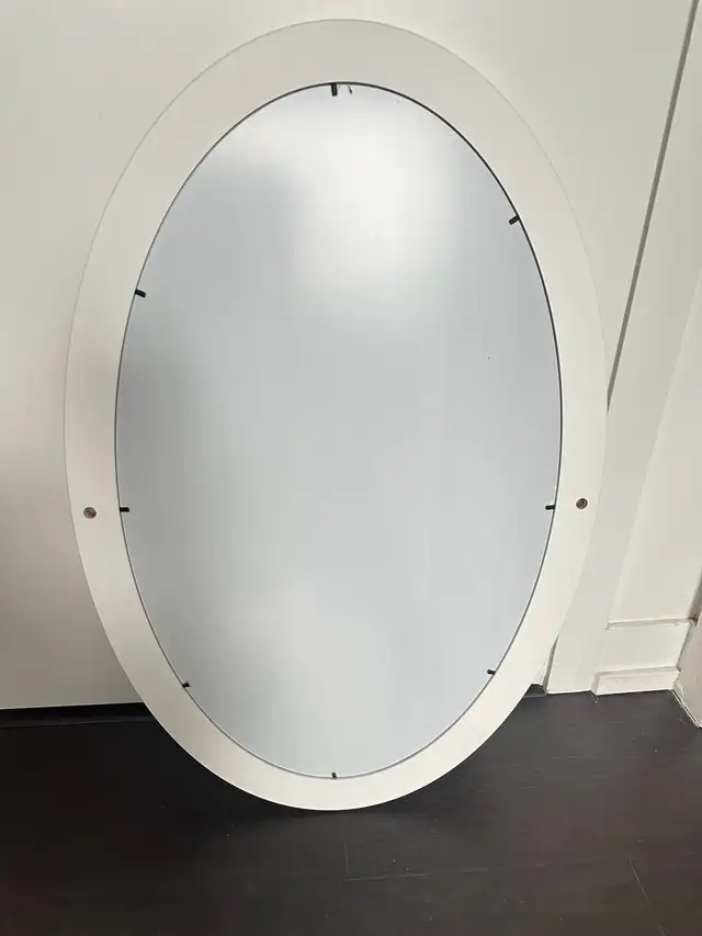 Oval Mirror495871319512207361