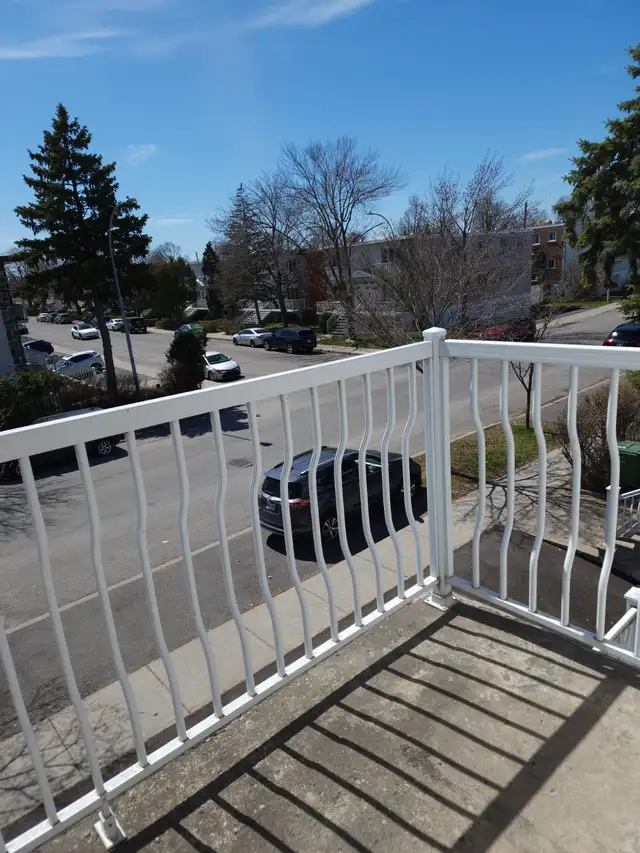 5 1/2 avec air climatisé, un balcon et un patio