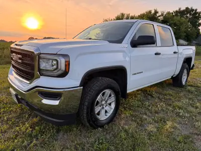 2018 GMC Sierra w/ TOW package low kms 95,000kms Oil changes regularly 5.3L w/ 4x4 Backup camera Oil...