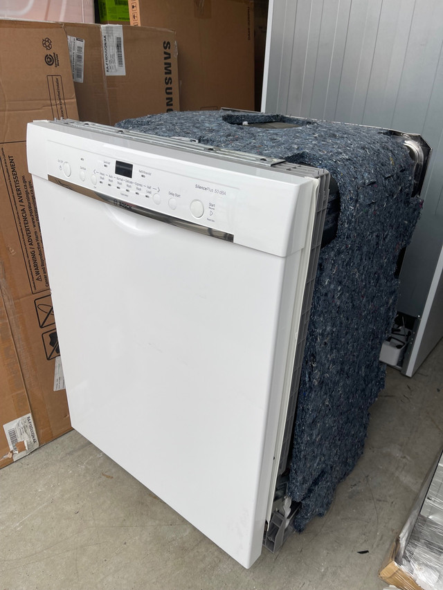 Bosch 24” 50dB  Dishwasher in Dishwashers in City of Toronto - Image 2