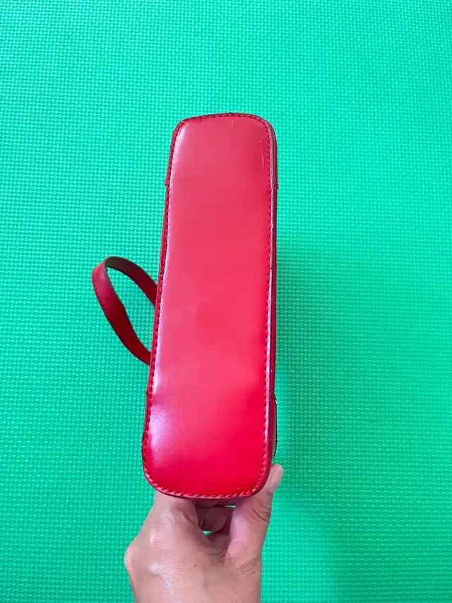 Woman’s Red Handbag in Women's - Bags & Wallets in City of Toronto - Image 3