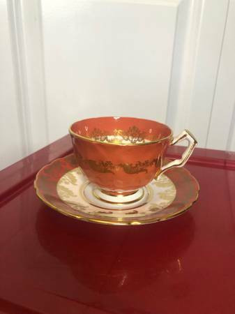 GY. "Aynsley" Bone China Tea Cup and Saucer England in Arts & Collectibles in Burnaby/New Westminster