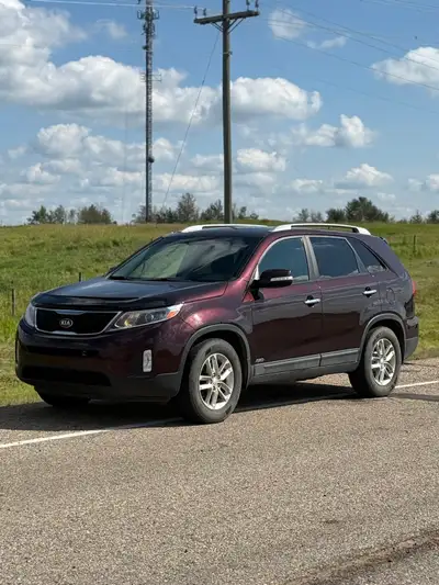 2014 KIA SORENTO LX AWD 2.4L V4 Gas Engine Active Status One Owner Car Runs and Drives good No mecha...
