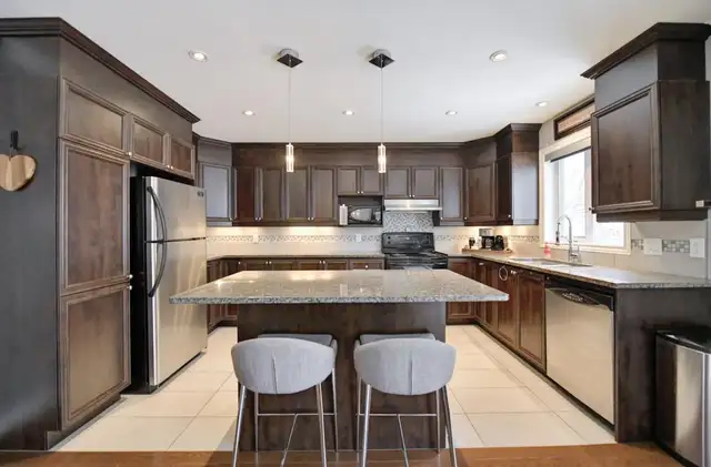 2x Luminaires suspendu verre /chrome 2x Glass Pendant Light in Indoor Lighting & Fans in Laval / North Shore - Image 3