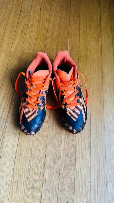 Souliers de soccer enfant grandeur 6, View more