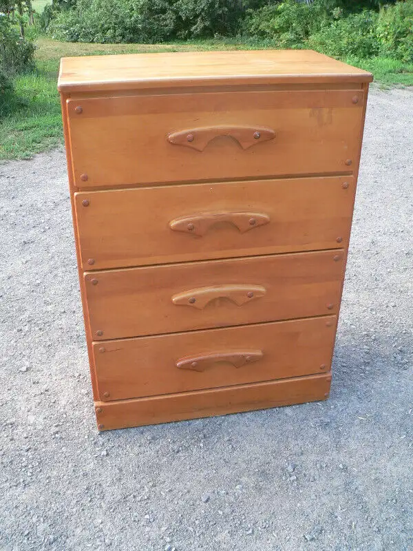 plusieurs meubles antiques a vendre a différent prix in Dressers & Wardrobes in Lanaudière - Image 6
