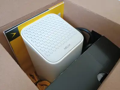 Videotron Helix Modem/Router in EXCELLENT CONDITION. :) Theres two very minor scuff marks (you can s...