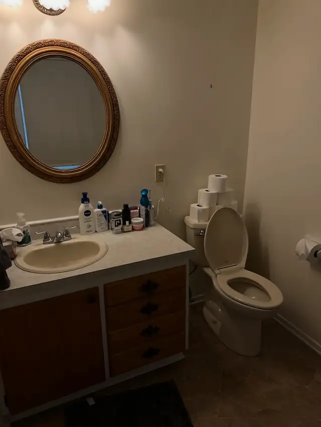 Large bedroom with private bathroom, Oct 15, $850 incl utilities63782628779651121