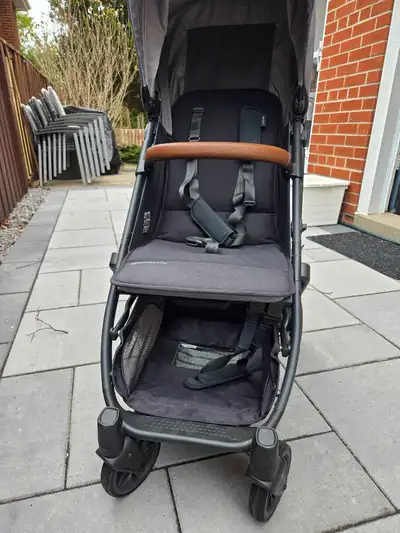 Selling a like new Uppababy Minu V2. We used it for about a year with very light duty and city use o...