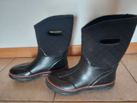 Ladies bog style boots size 6