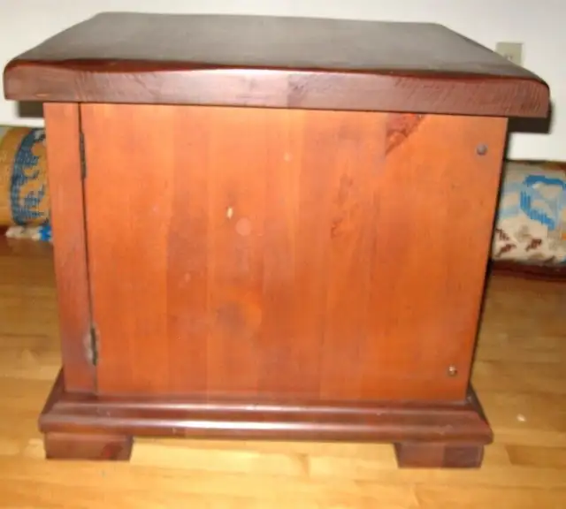 PETIT MEUBLE D APPOINT BOIS MASSIF AVEC ESPACE de RANGEMENT in Coffee Tables in West Island - Image 4