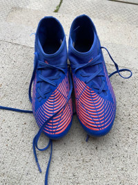 Adidas Predator soccer shoes , size 5.5.