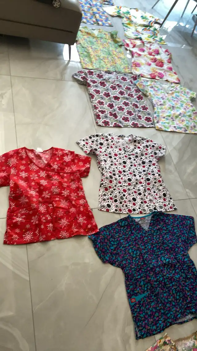 Gently used women’s large scrub tops in Women's - Other in Edmonton - Image 3