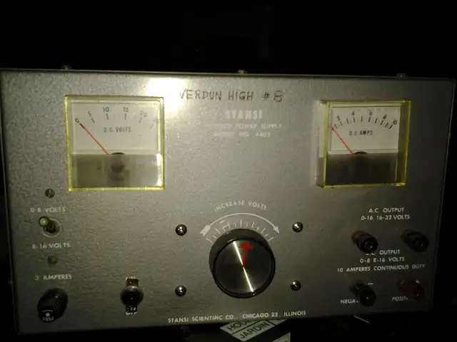 STANSI Scientific Co. Power Station  4402  varible ac ANDdc 10a in Other in City of Montréal - Image 2