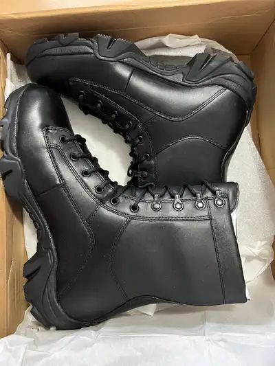 BRAND NEW Insulated Boots, Slip Resistant, Mens 8.5, View more