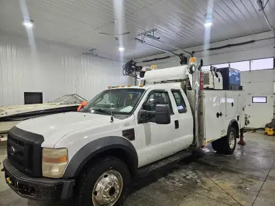 2008 f550 extended cab service truck with new rebuilt 6.4 litre diesel engine. Pto drive hyd 5,000 l...