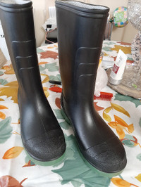 high rubber boots. size 6 to protect from snow.