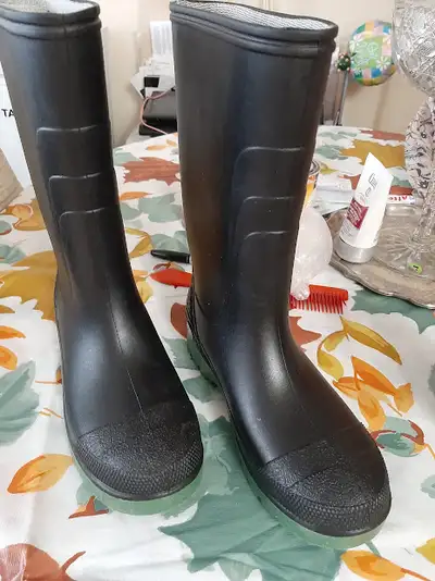 high rubber boots. size 6 to protect from snow  and rains, View more
