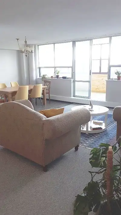 Large 2 bed 2 bath high floor