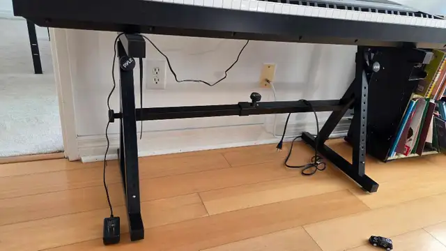 Alesis 88 Key with support, cover and earphone  in Pianos & Keyboards in City of Toronto - Image 4