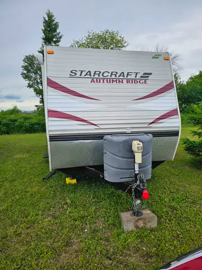 Beautiful camper, never smoked in. Comes with support hitch and stabilizer/sway bars. Queen bed up f...