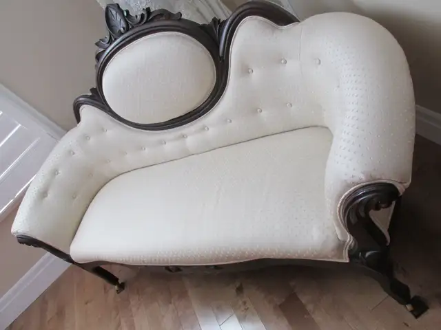 Antique settee and 2 wing chair set. in Chairs & Recliners in Kingston - Image 2