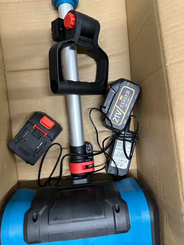 Snow Shovel Electric 21V with Batteries and a Charger in Snowblowers in Mississauga / Peel Region - Image 10