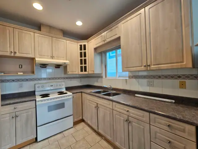 Vancouver 3 Bedrooms House Up for rent! Double Garage Included! in Long Term Rentals in Vancouver - Image 8