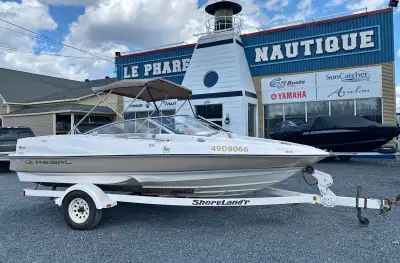Découvrez ce superbe bateau Regal Marine, un bateau bowrider, parfait pour des journées inoubliables...