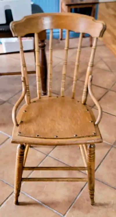 Chaise ancienne, View more