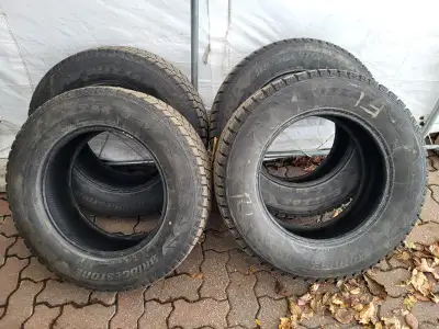 4 Pneus d'hiver 255/65/R18 Blizzak DM-V2en excellent état. Année de fabrication 2019.