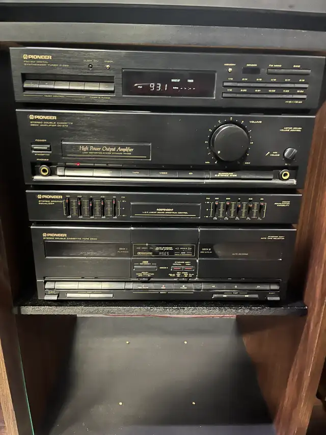 Pioneer Stereo Set in Stereo Systems & Home Theatre in City of Toronto - Image 4