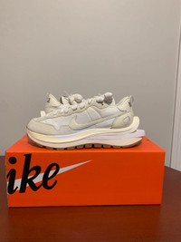 ** DS Nike Sacai vaporwaffle sail gum size 9.5 **