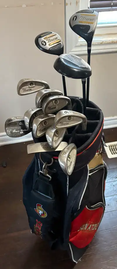 Right handed golf club set used. This would be perfect for a first time set for a kid learning the g...