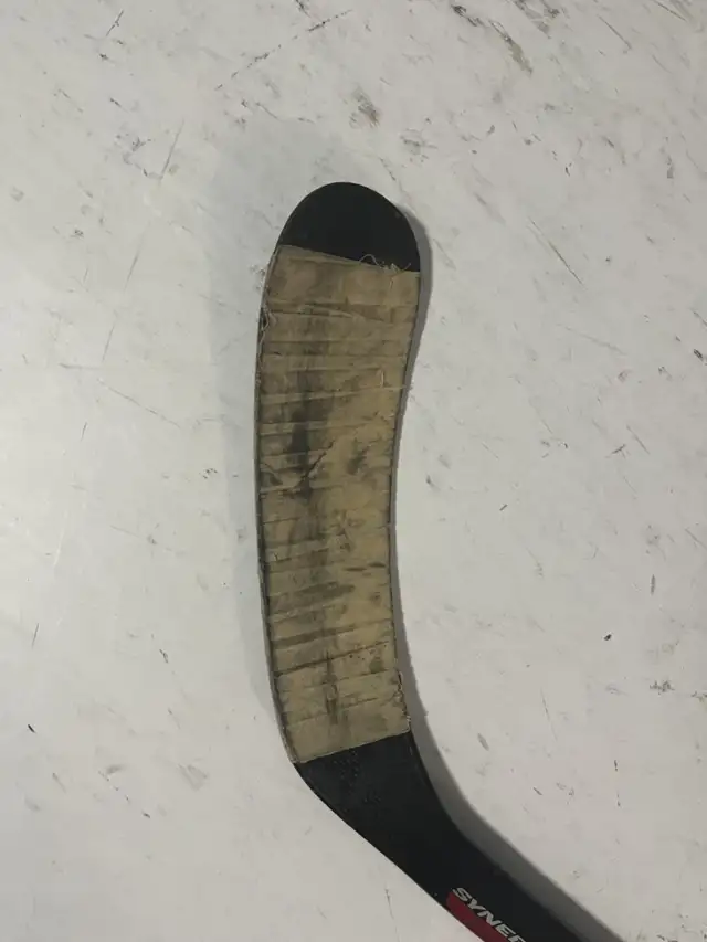 Easton Synergy EQ50 Junior Parise Hockey Stick Right Handed in Hockey in Guelph - Image 5